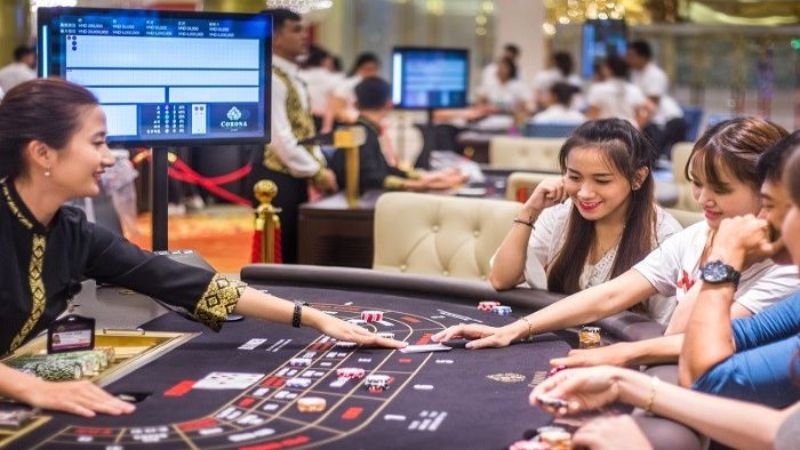 Chỉ ngồi xem đồng môn đánh bài cũng là một chiến thuật học hỏi thông minh Chỉ ngồi xem đồng môn đánh bài cũng là một chiến thuật học hỏi thông minh